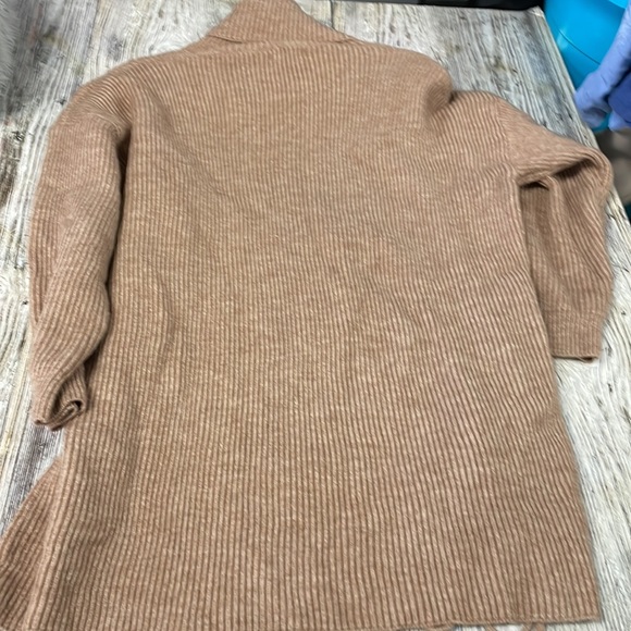 Andthewhy tan knit roll neck oversized sweater new with tags size s-m - Picture 10 of 11